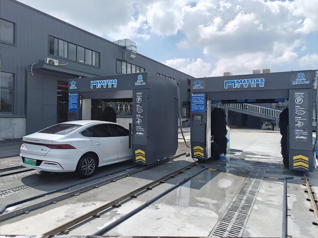 New Builted Two Rollover Car Wash Station In BYD 4S store