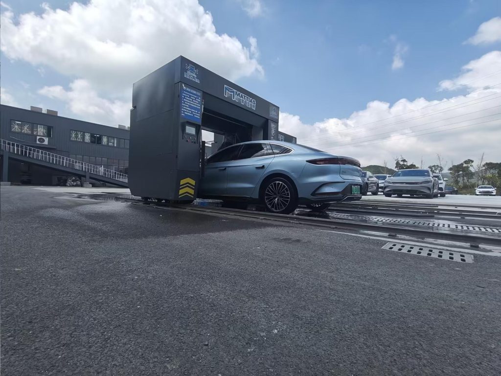 New Builted Two Rollover Car Wash Station In BYD 4S store
