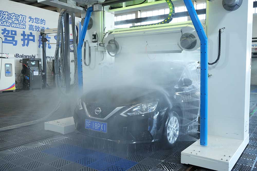 Why Does the Dealer Use Touchless Car Wash Machine for Customers? 2 Close-up of contour-following high-pressure wash