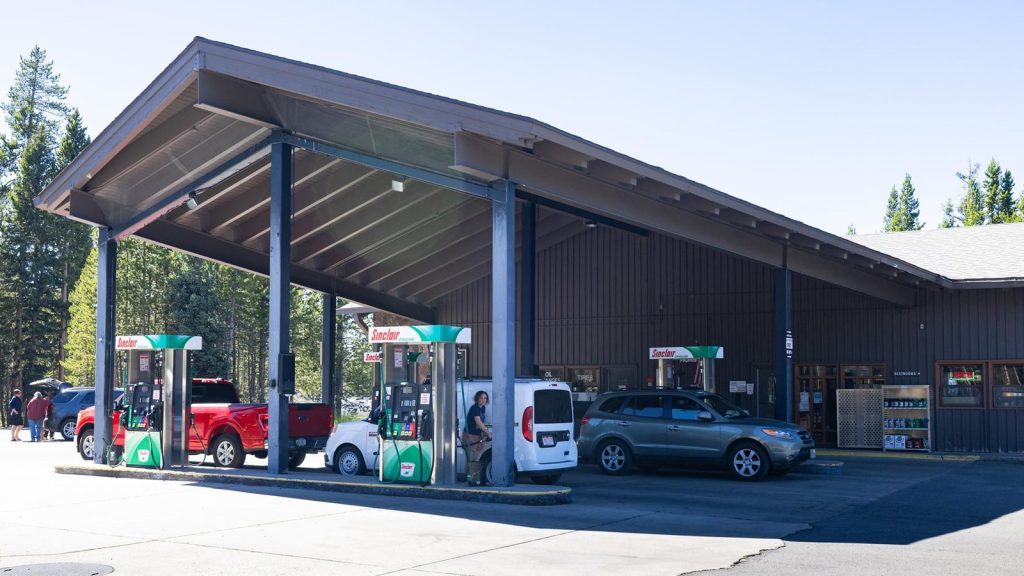 A Complete Guide for Gas Station Owner: Understanding the Benefits of an Automatic Car Wash Machine 1 Gas Station