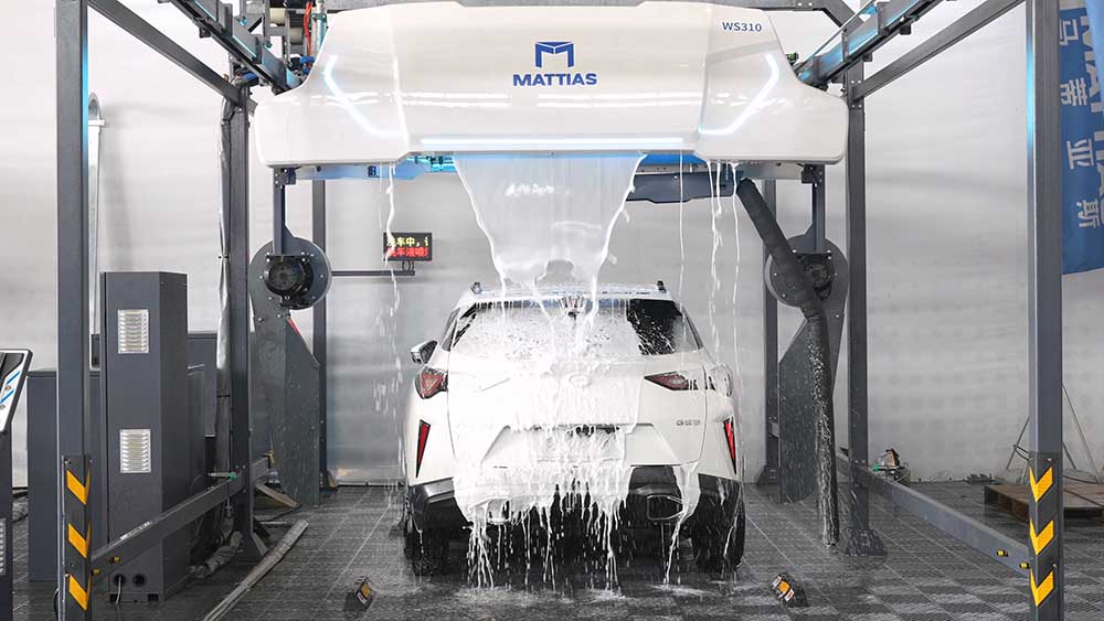 foam spraying onto a SUV