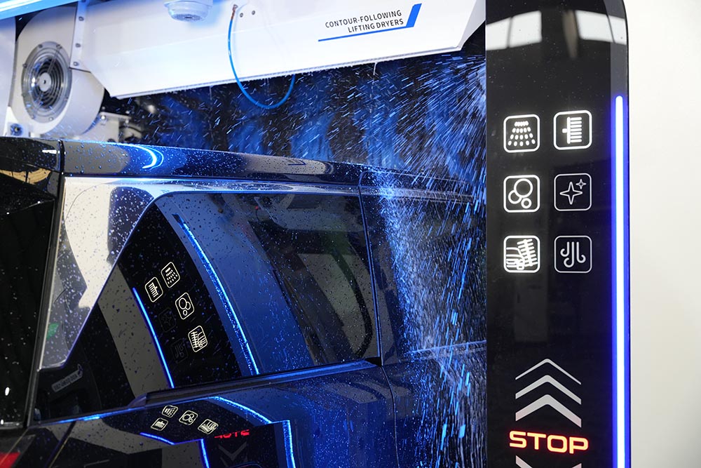 How to Choose the Right Automatic Car Wash Machine for Your Professional Detailing Business 1 modern automatic car wash machine in action, gently cleaning a luxury vehicle