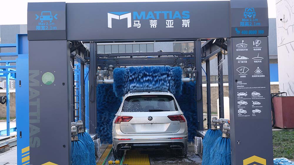 vehicles moving smoothly through the tunnel with brushes and dryers in action