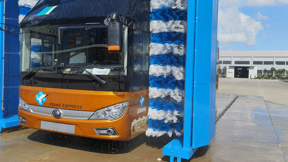 Contactless vs. Brush: Which type of bus wash is more effective for your fleet? 1 brush bus washing systems